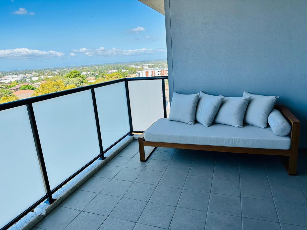 Modern 2 Bedroom & 2 Bathroom Apartment With Stunning Sydney Cbd & Skyline Views! 利物浦 外观 照片